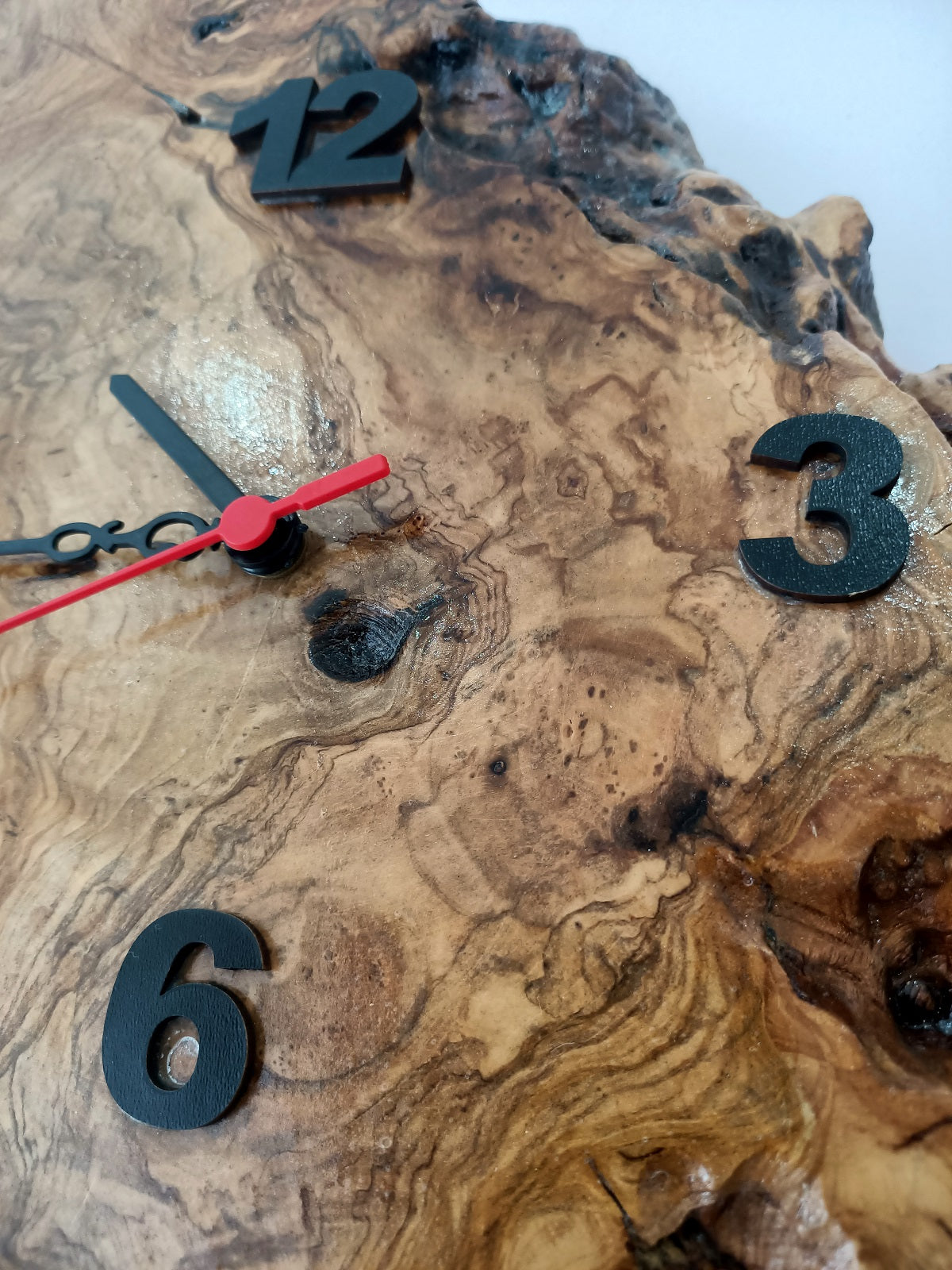 rustic Furniture; Wall clock; wood clock; wooden clock; farmhouse Decoration; reclaimed wood Decoration; live edge Wall clock; rustic Wall clock; modern Wall clock; handmade clock; unique Wall clock;