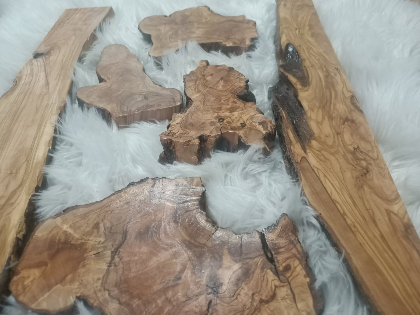 Olive Wood River Table Set 6 pieces 24"