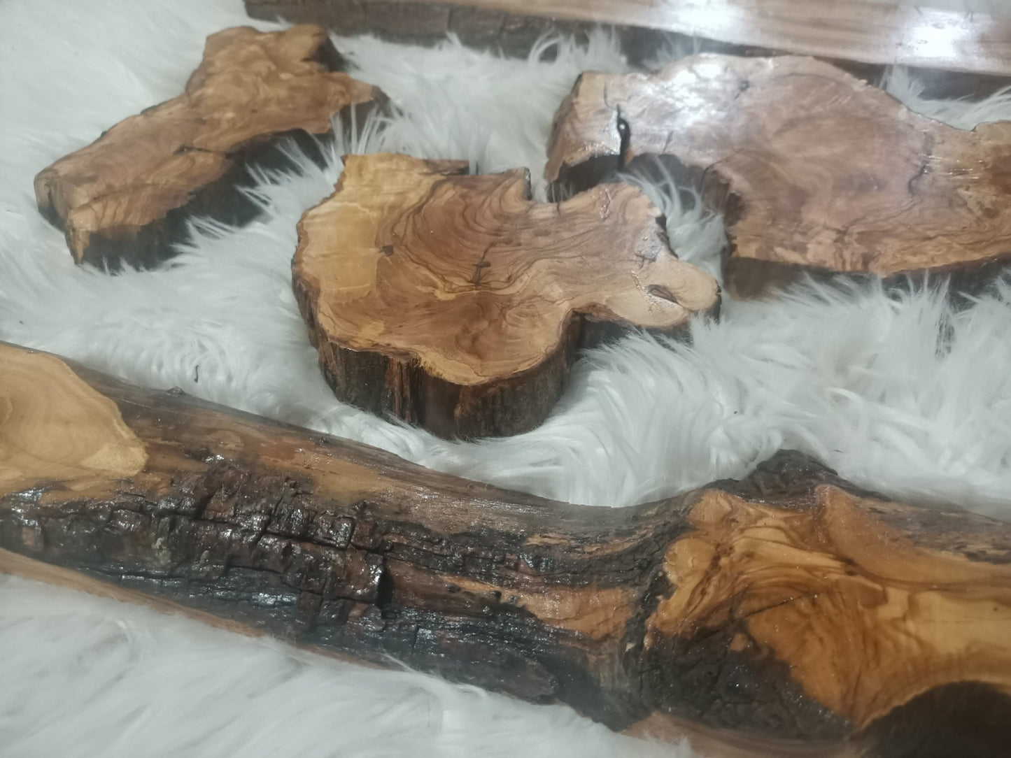 Olive Wood River Table Set 6 pieces 24"