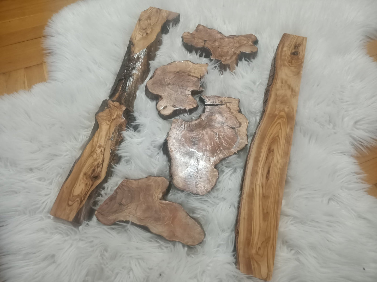 Olive Wood River Table Set 6 pieces 24"