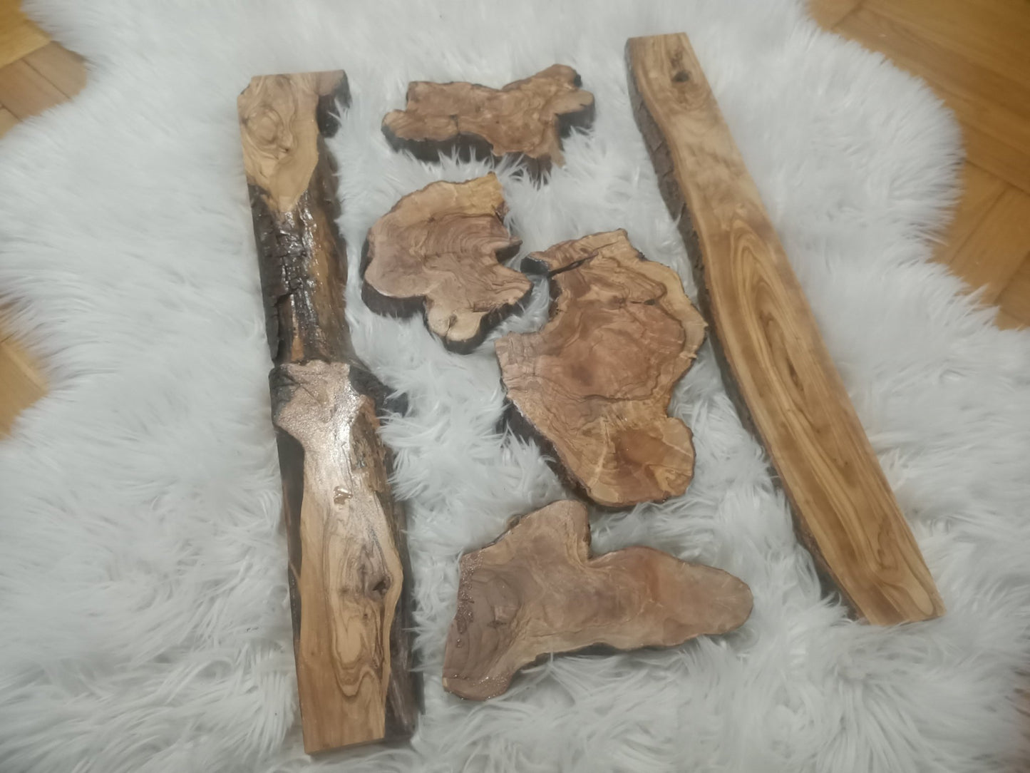 Olive Wood River Table Set 6 pieces 24"