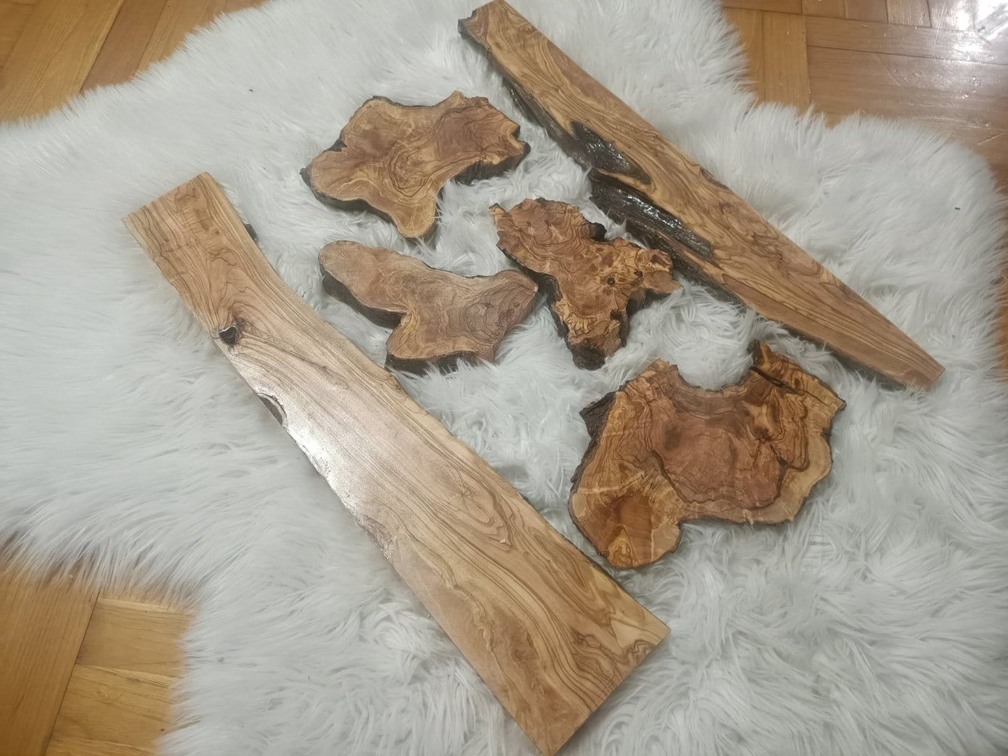 Olive Wood River Table Set 6 pieces 24"